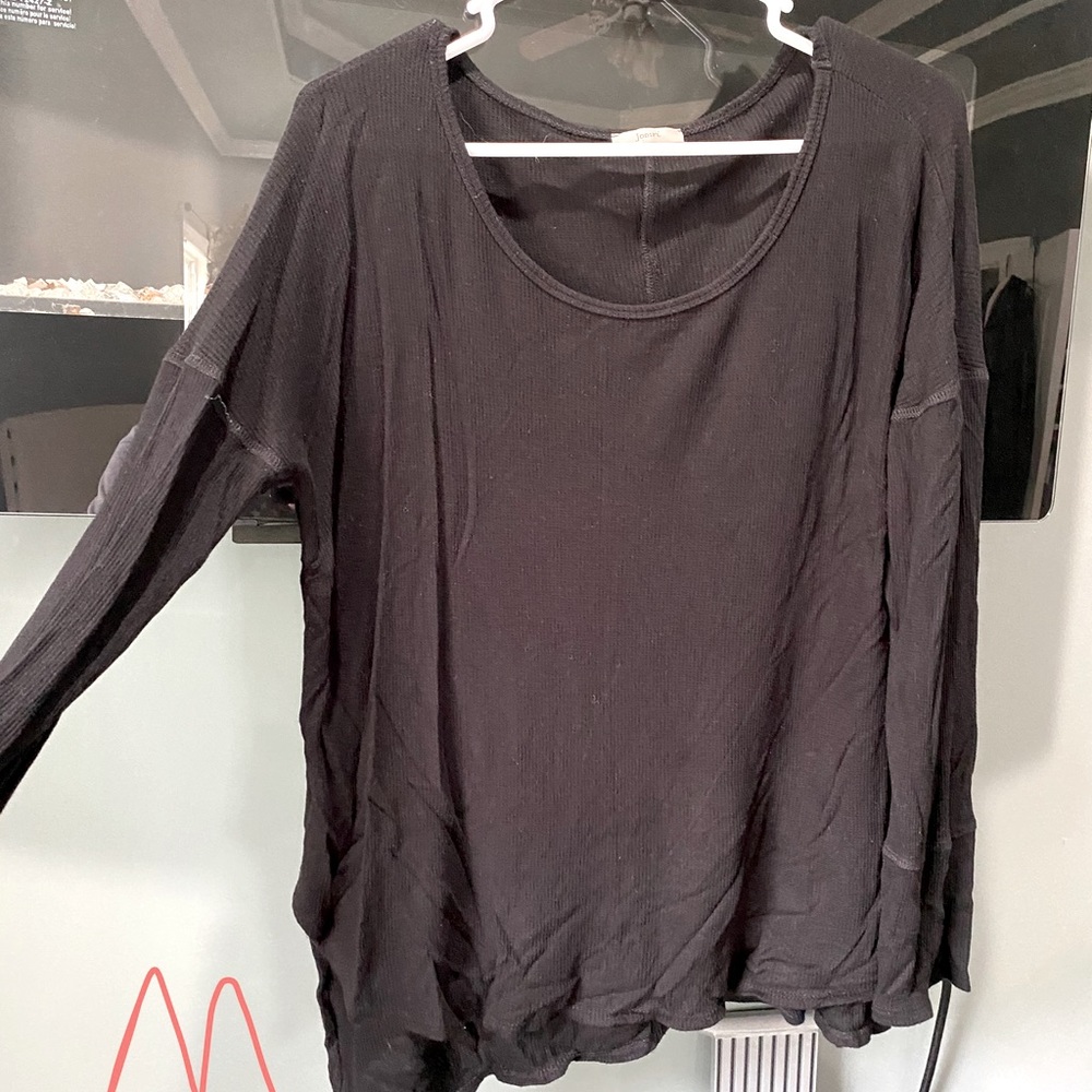 Lightweight women’s long sleeve